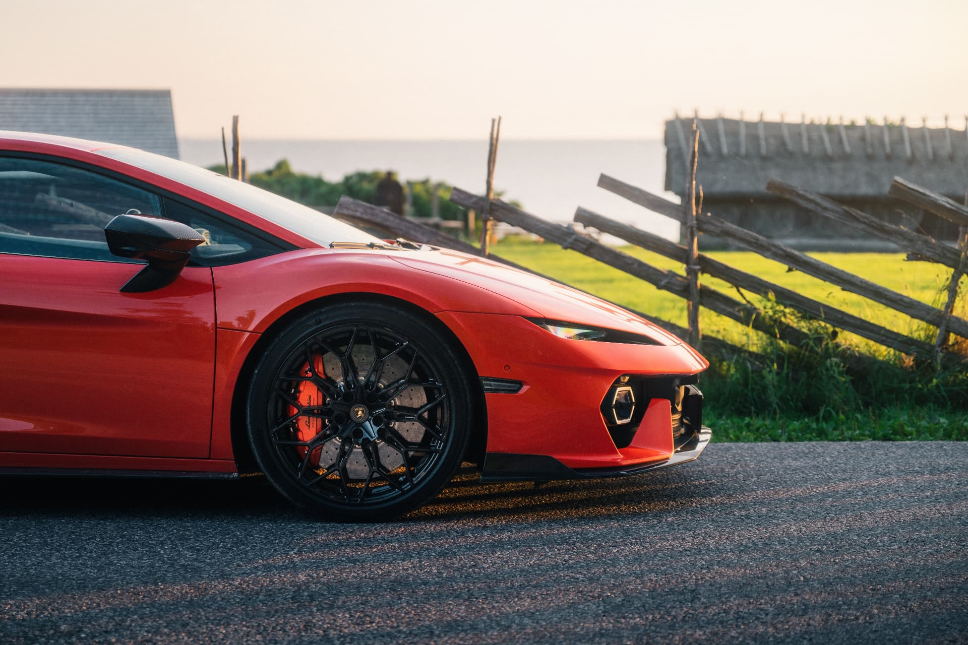 Lamborghini Temerario päikeseloojangul